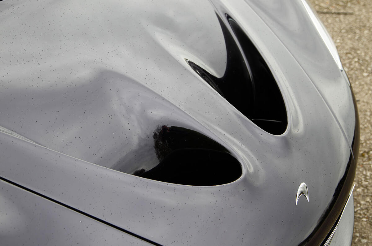 McLaren P1 bonnet air vents