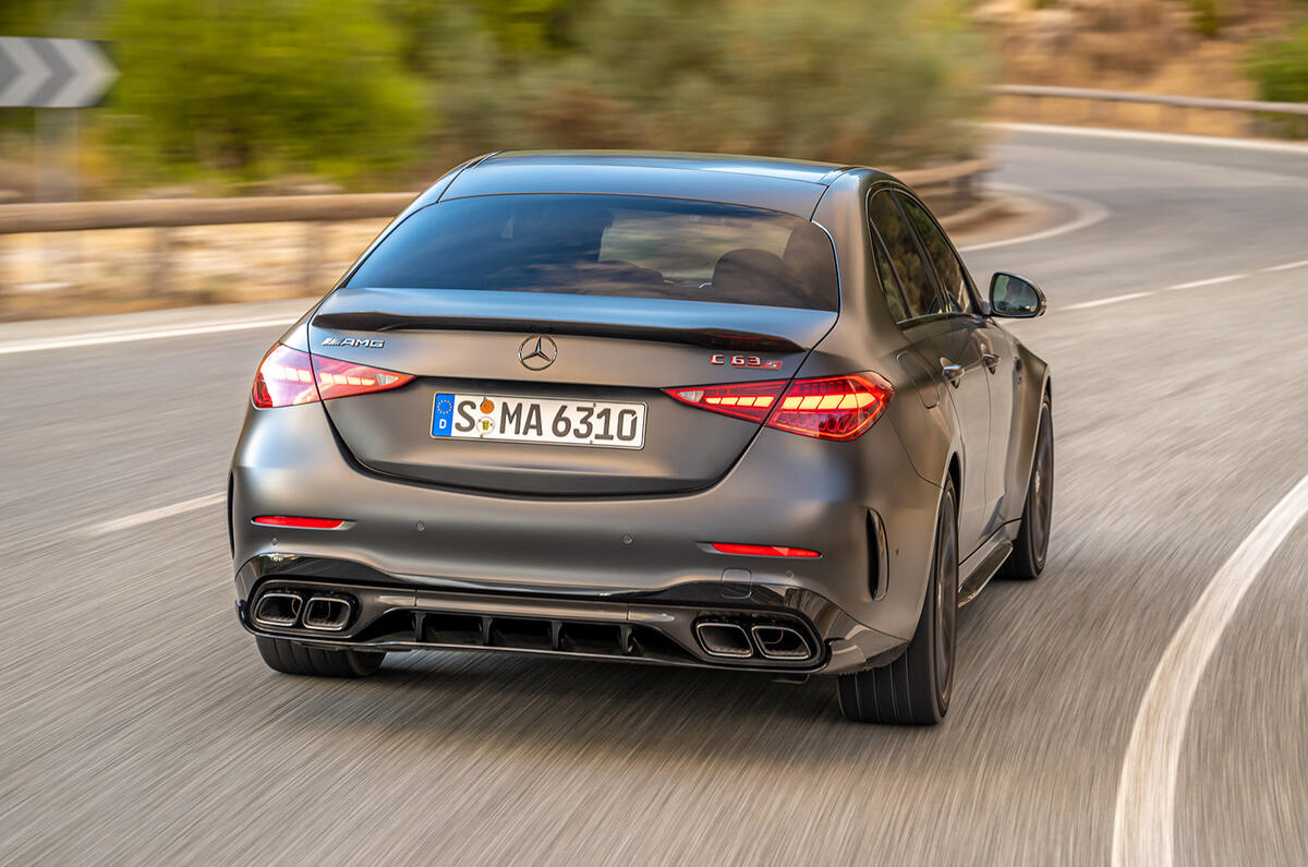 mercedes amg c63 e performance 03 virage arrière