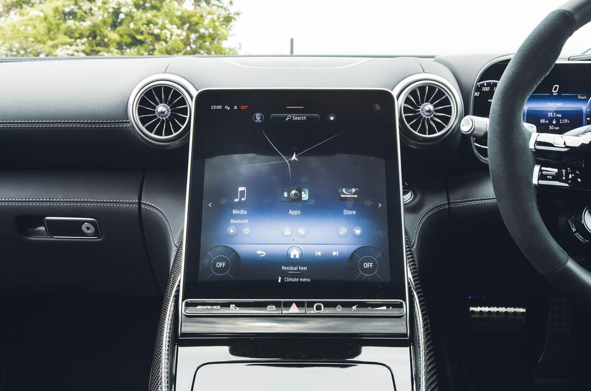 mercedes amg gt 63 coupe avis 2024 15 infotainment