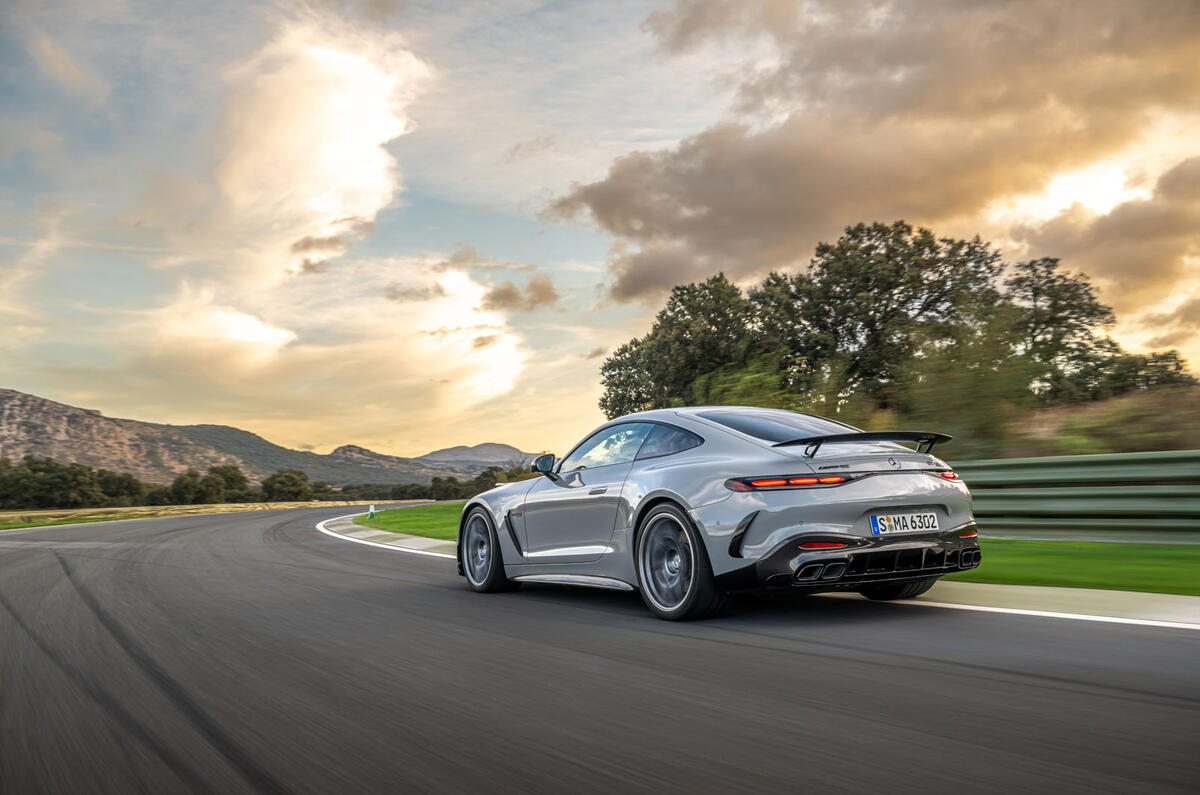Mercedes AMG GT 63 Pro suivi arrière 022