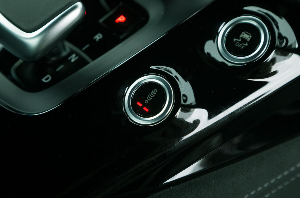 Mercedes-AMG GT R drive mode controller