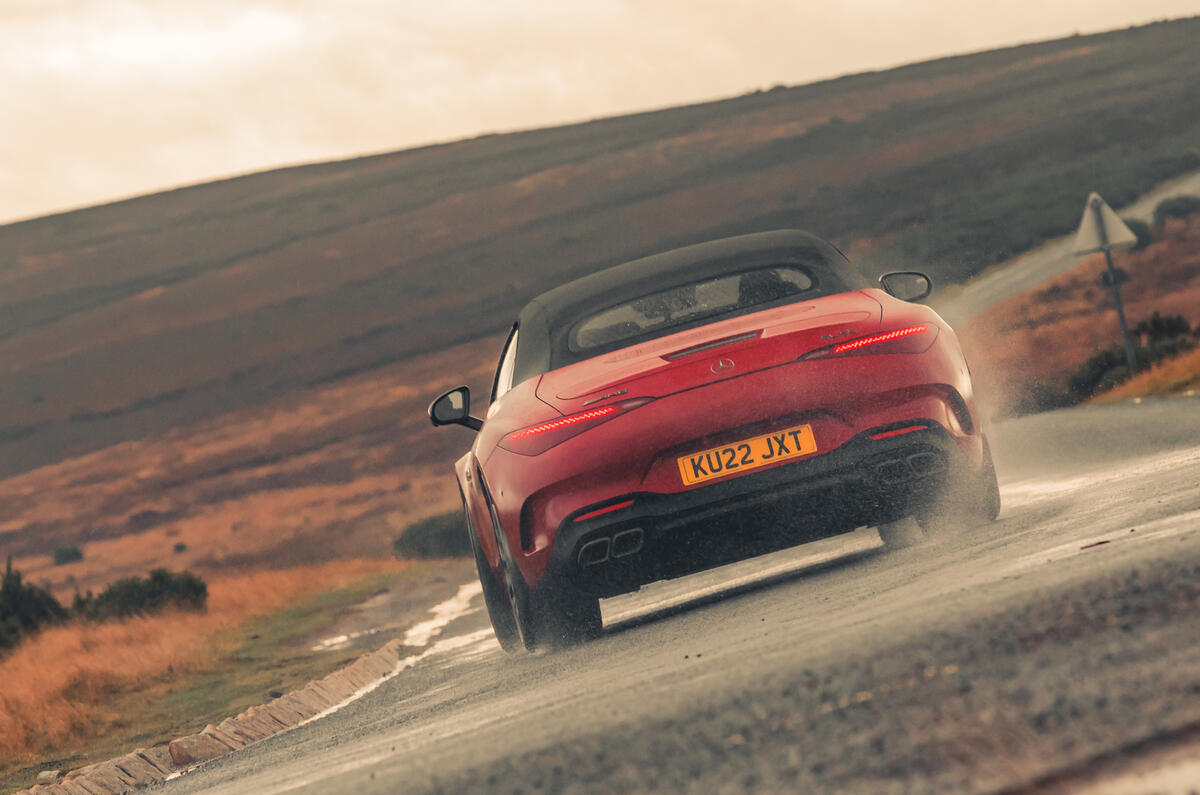 Mercedes-AMG-SL-55-4MATIC-corridor arrière-richard-lane