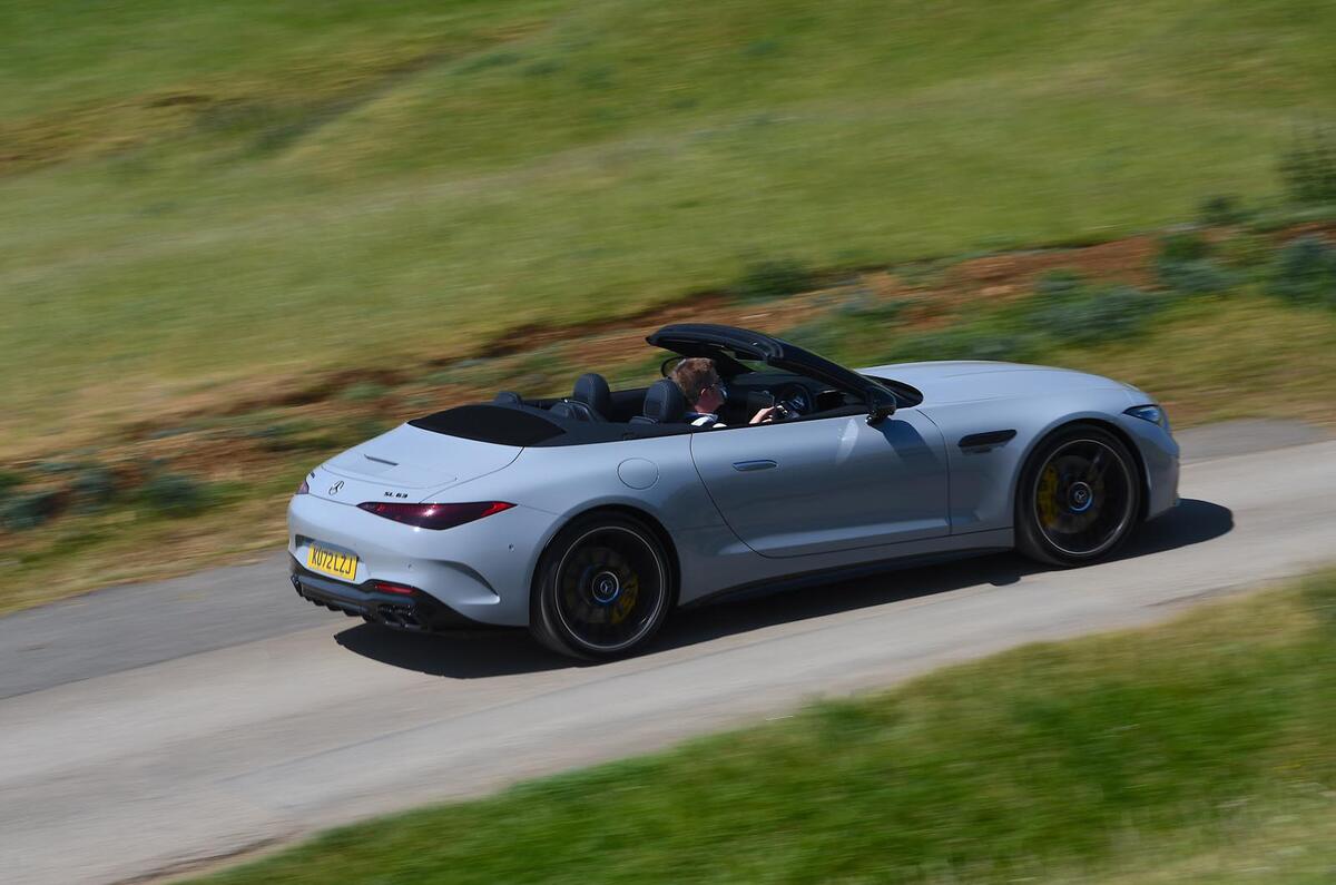 mercedes amg sl63 essai routier 2023 04 panoramique arrière