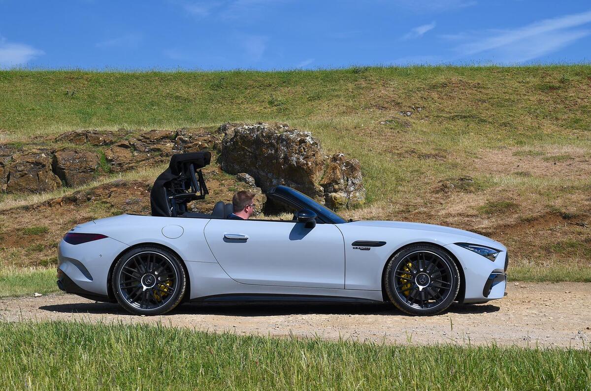 mercedes amg sl63 essai routier 2023 12 toit