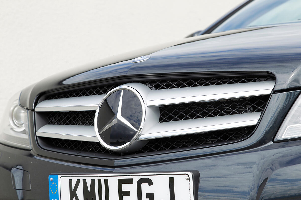 Mercedes-Benz C-Class Coupé front grille