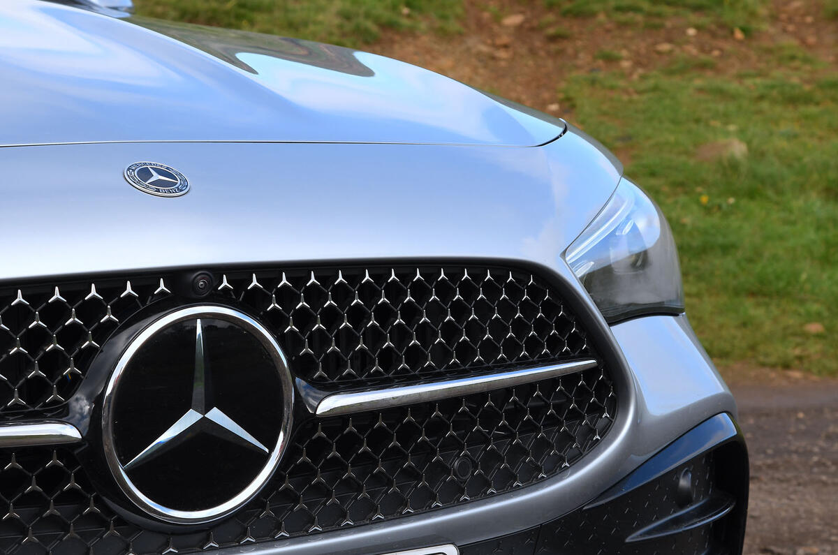 Mercedes Benz CLE 300e compte-rendu 2024 04 calandre