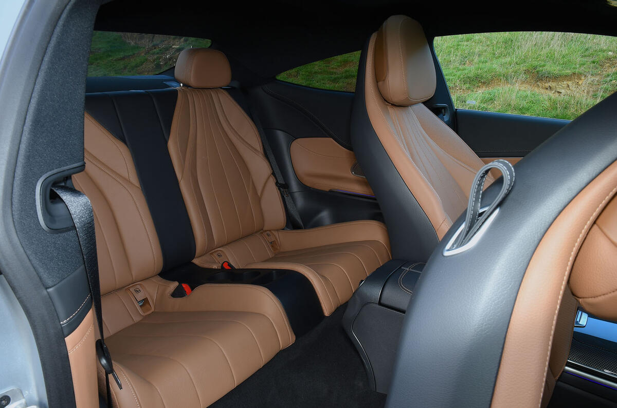 Mercedes Benz CLE 300e avis 2024 10 sièges arrières