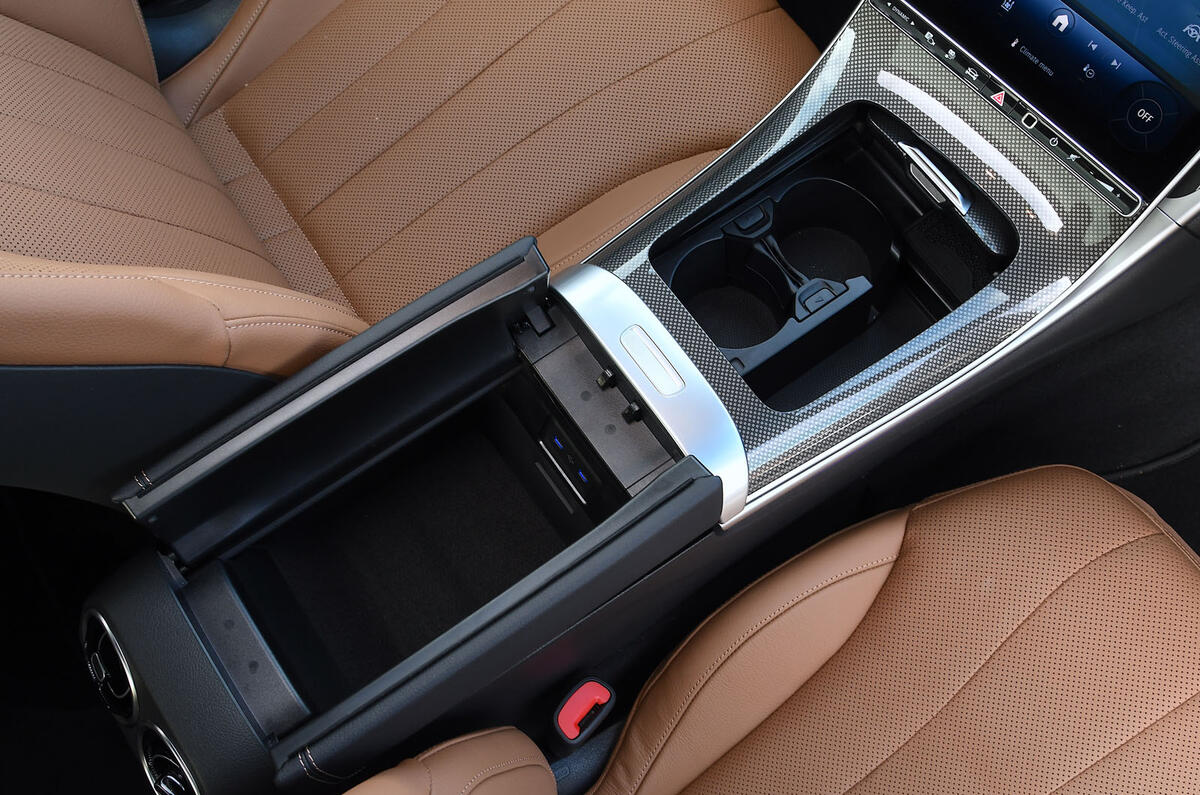Mercedes Benz CLE 300e avis 2024 14 console centrale