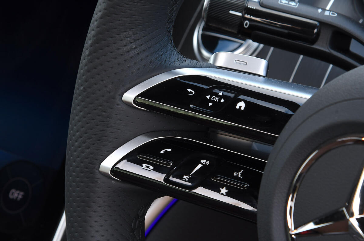 Mercedes Benz CLE 300e avis 2024 15 boutons du volant