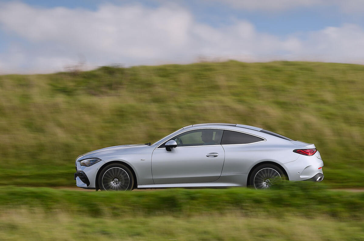 Mercedes Benz CLE 300e compte-rendu 2024 21 panoramique latéral