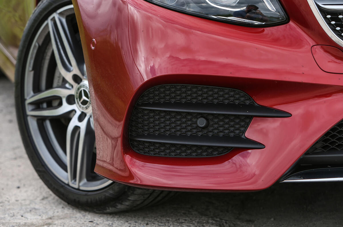 Mercedes-Benz E-Class Coupé front air duct