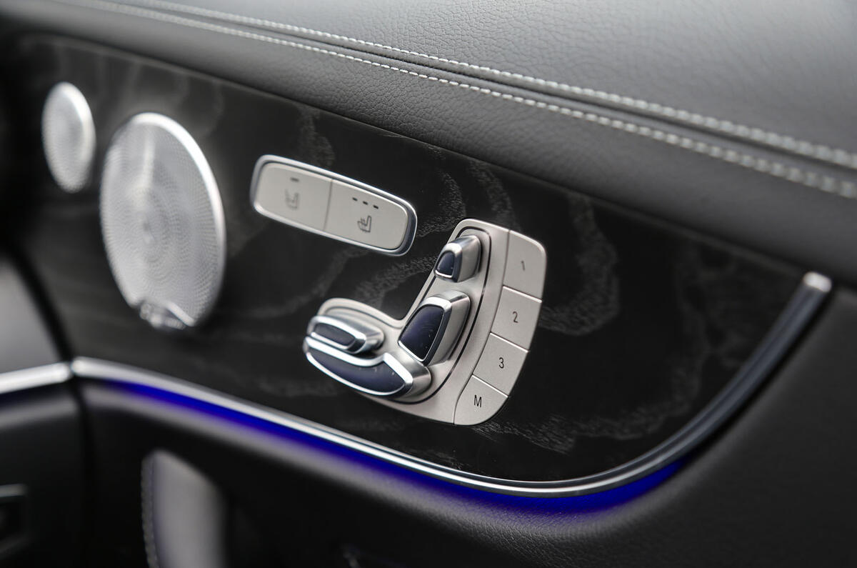 Mercedes-Benz E-Class Coupé electric seat adjustment