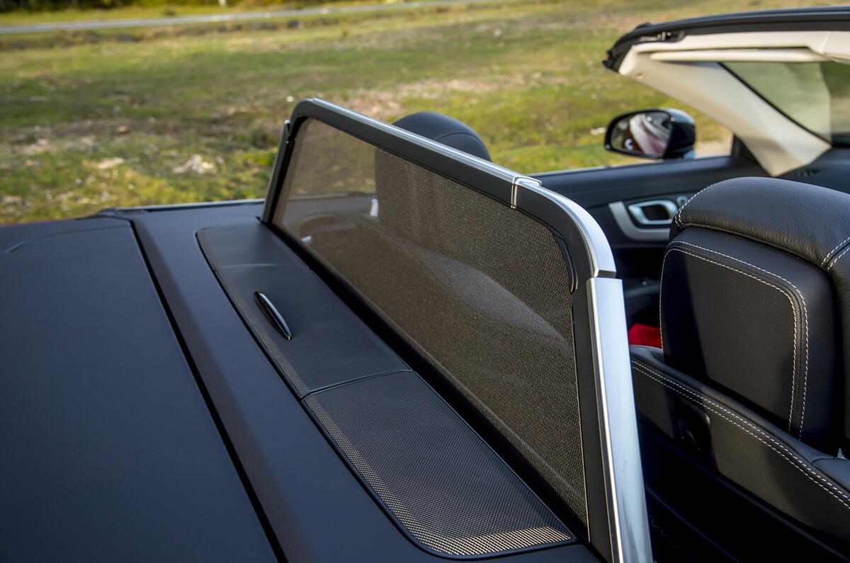 Mercedes-Benz SL wind deflector