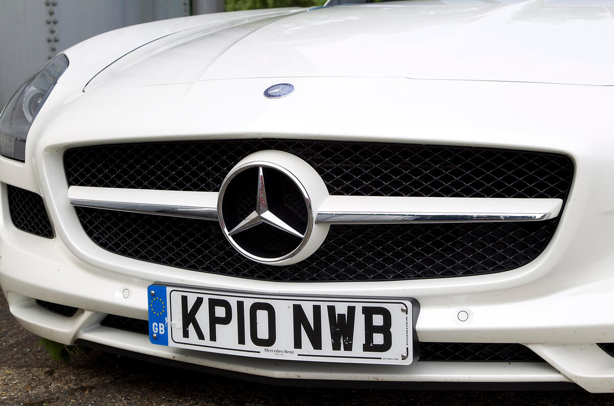 Mercedes-AMG SLS front grille