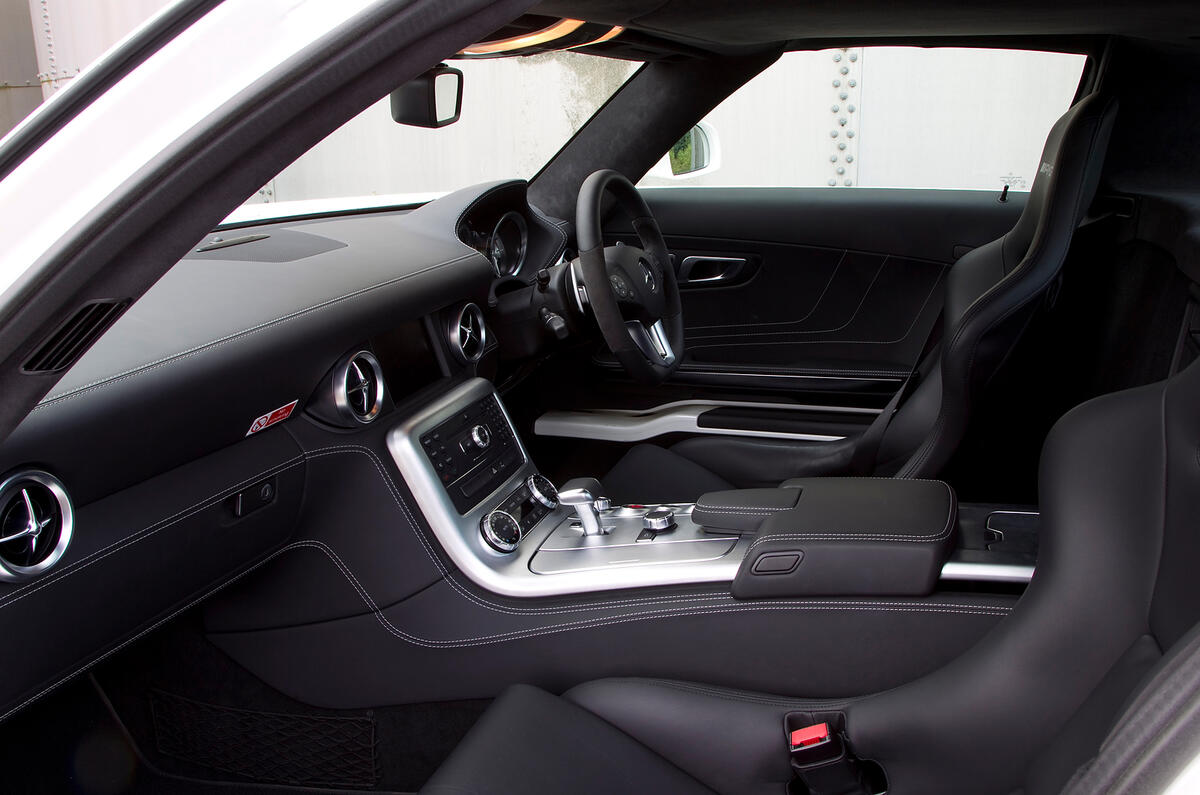 Mercedes-AMG SLS interior