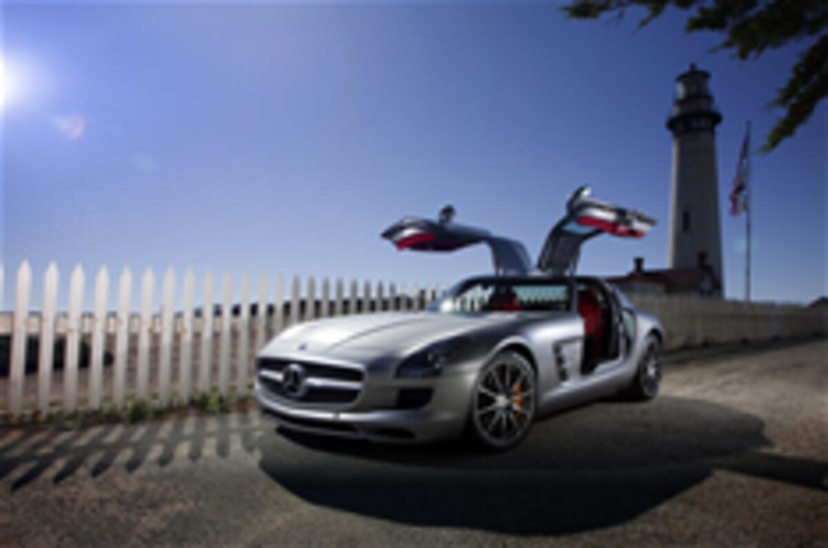 Mercedes SLS on video