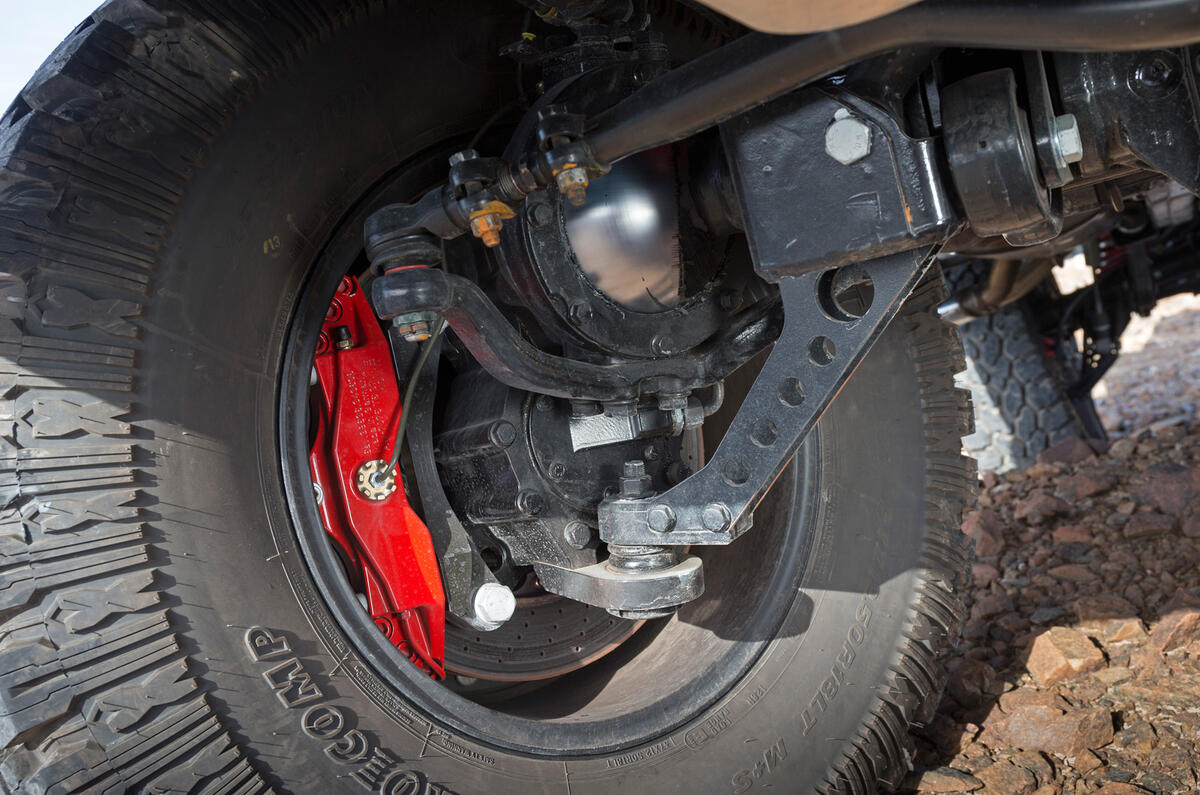 The mechanicals are similar to the Mercedes-Benz Unimog on the Mercedes-AMG G 63 6x6