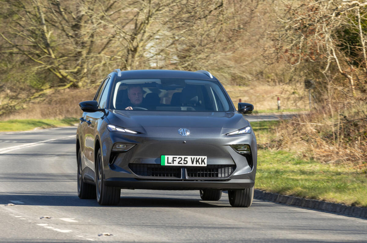 MG S5 2025 Review action avant 789