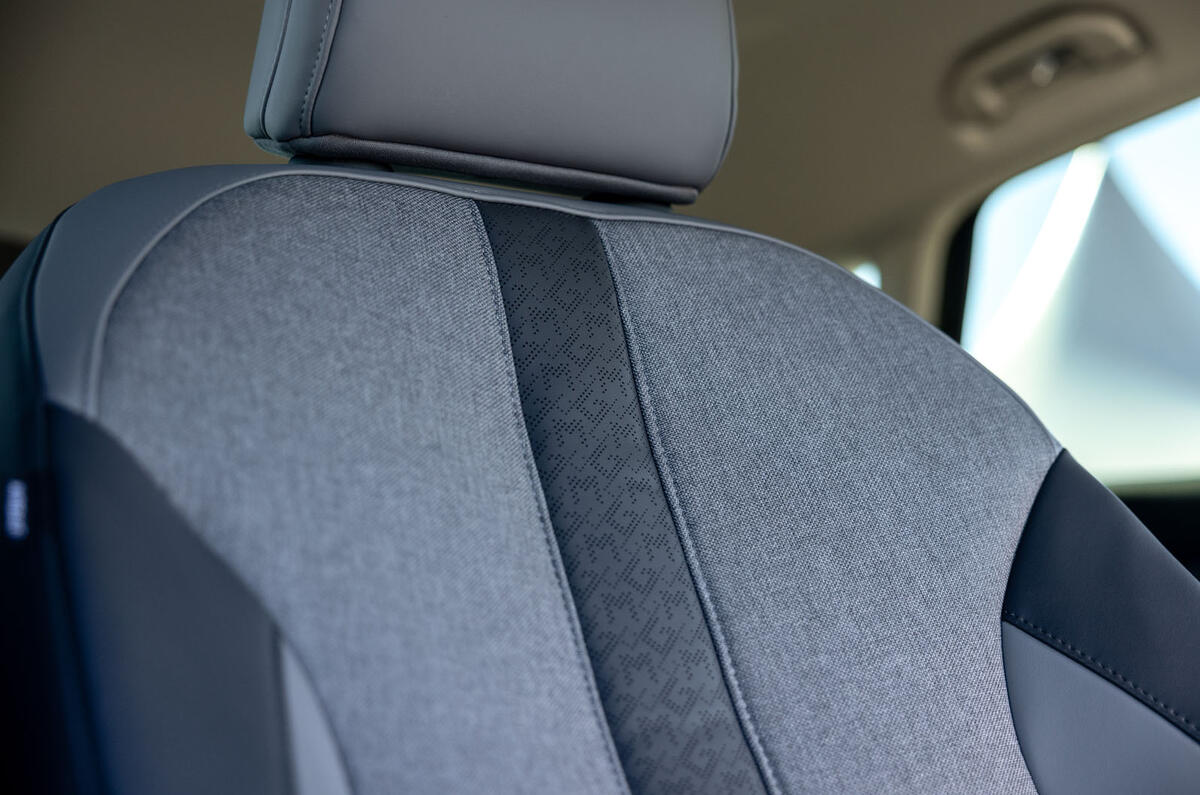 MG S5 2025 Review tissu des sièges 159