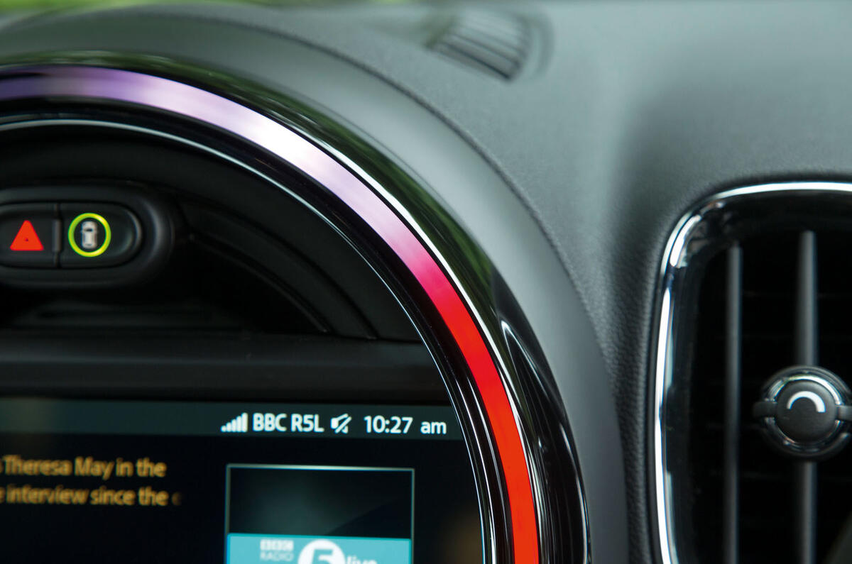 Mini Countryman S E All4 ambient lighting