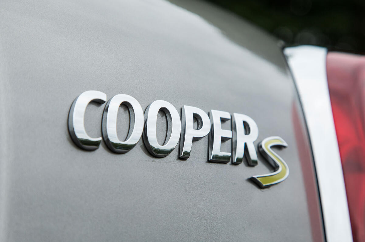 Mini Countryman S E All4 badging