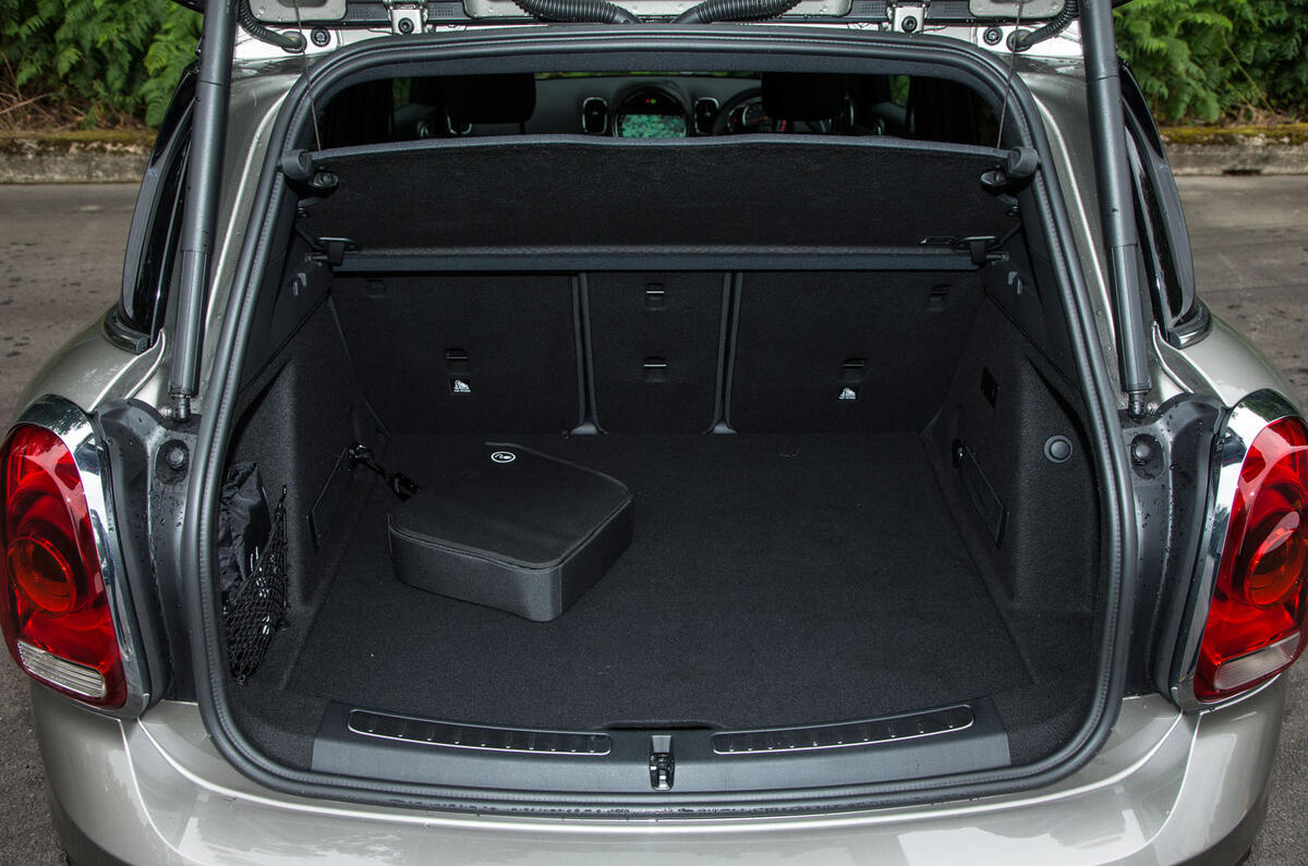 Mini Countryman S E All4 boot space