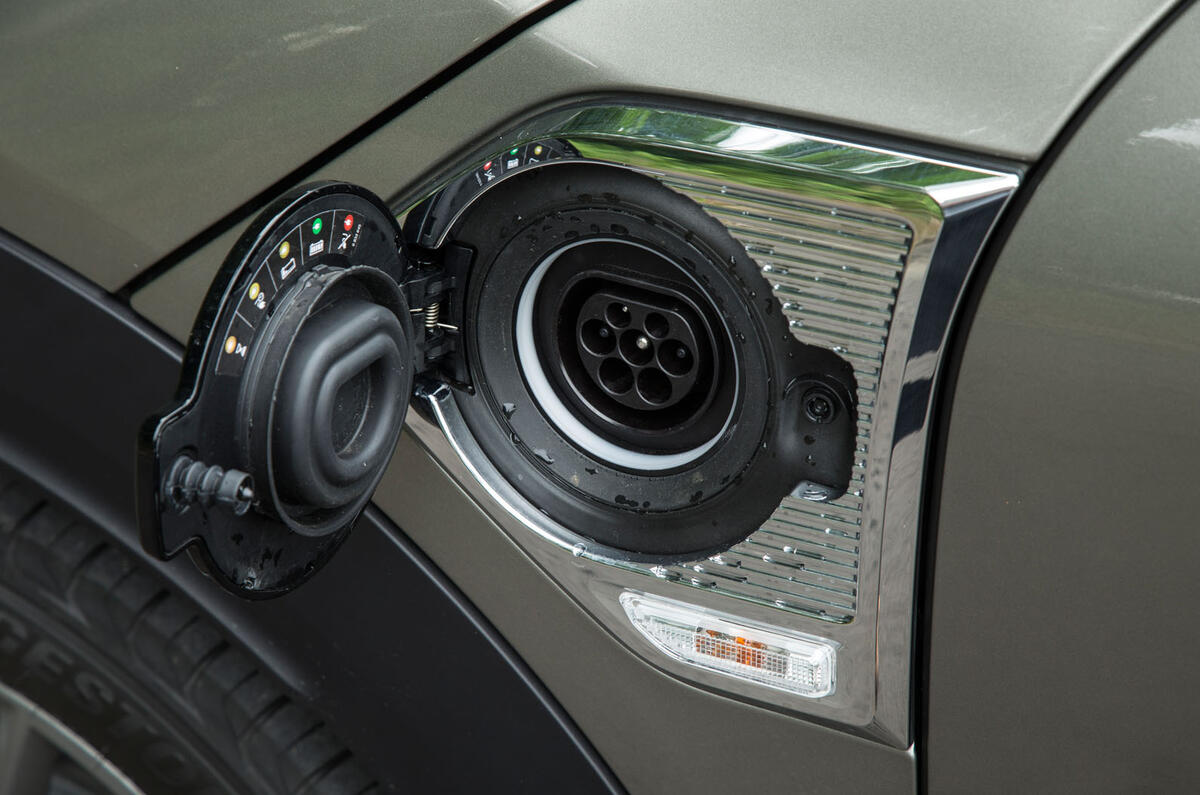 Mini Countryman S E All4 charging port