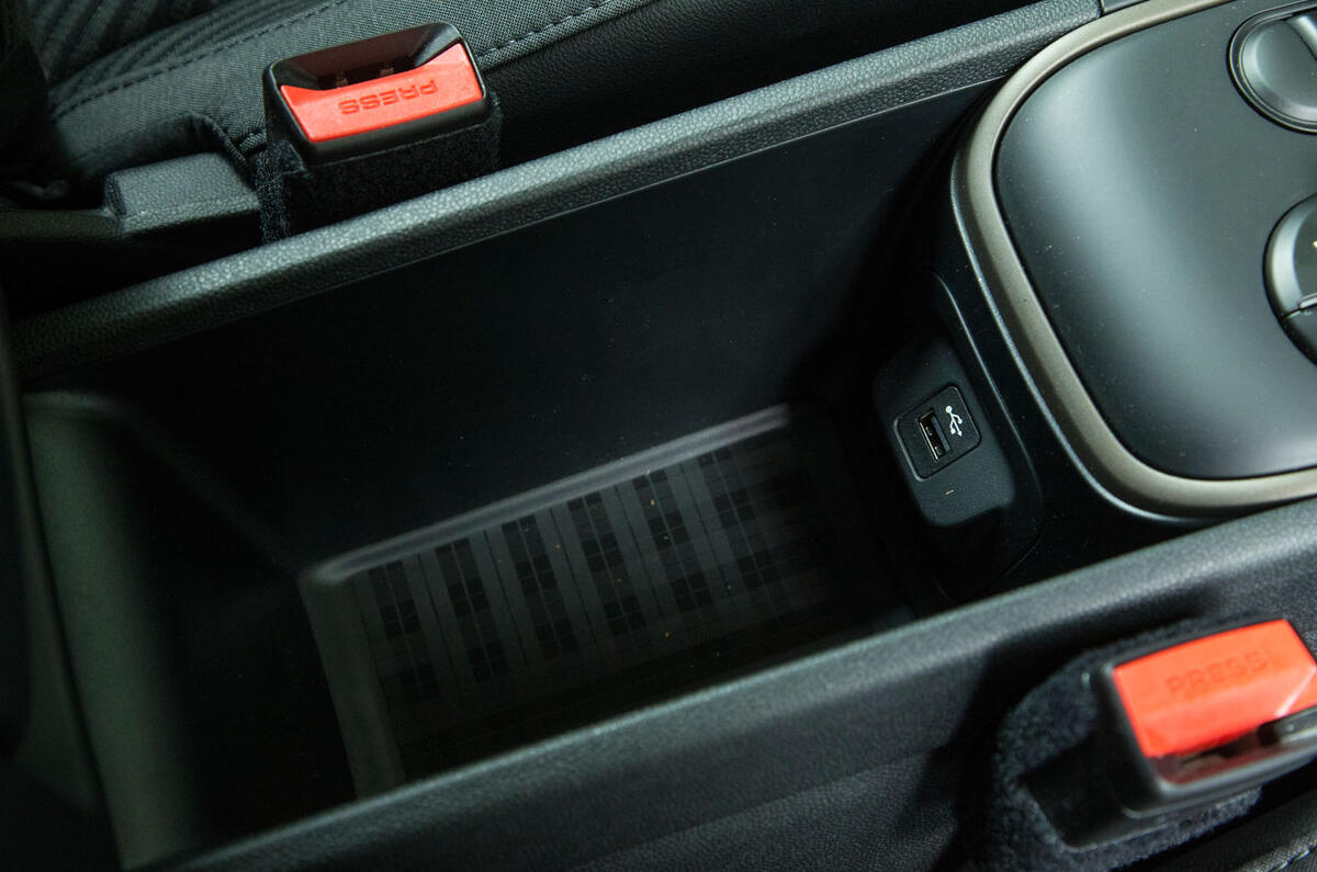 Mini Countryman S E All4 cubby hole