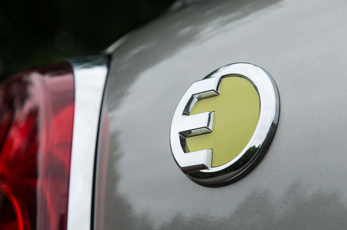 Mini Countryman S E All4 badging