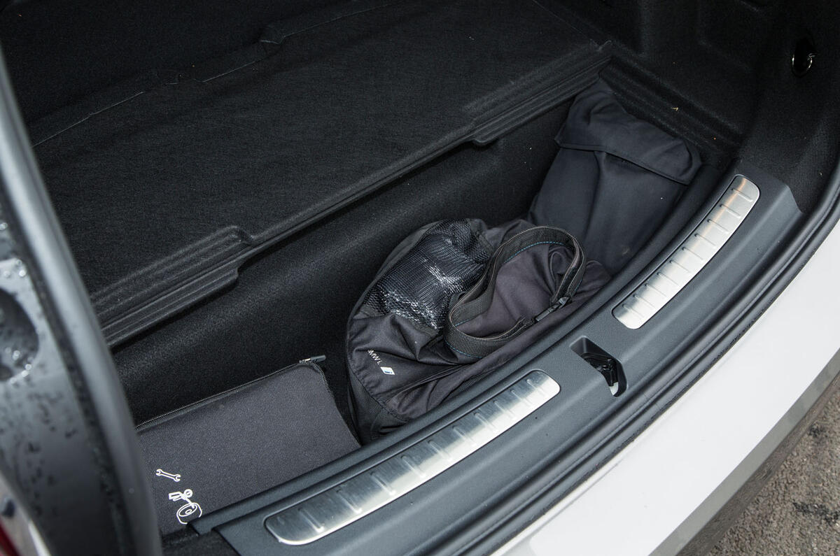 Mini Countryman S E All4 electrically charging equipment