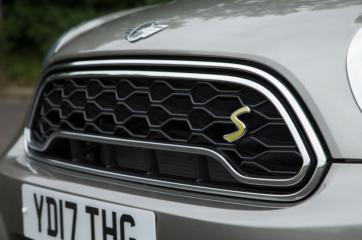 Mini Countryman S E All4 front grille