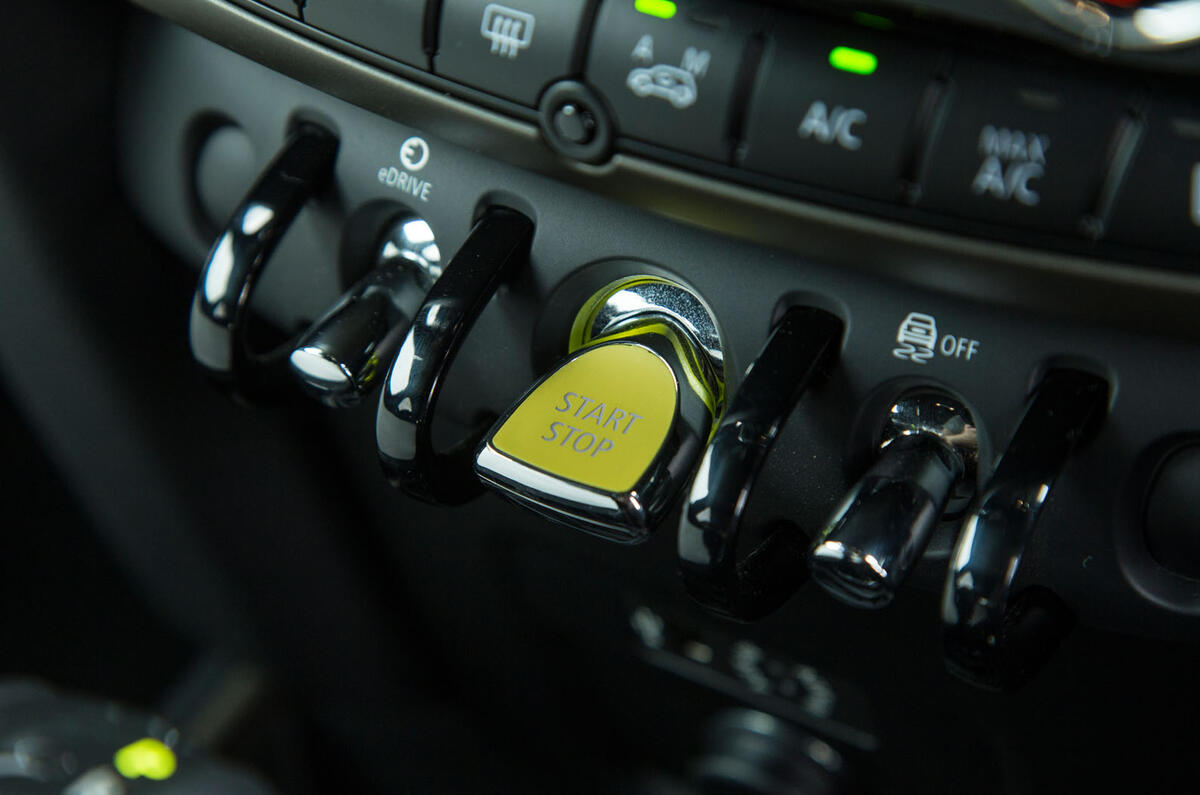 Mini Countryman S E All4 ignition button