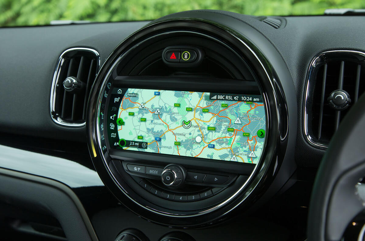 Mini Countryman S E All4 infotainment system