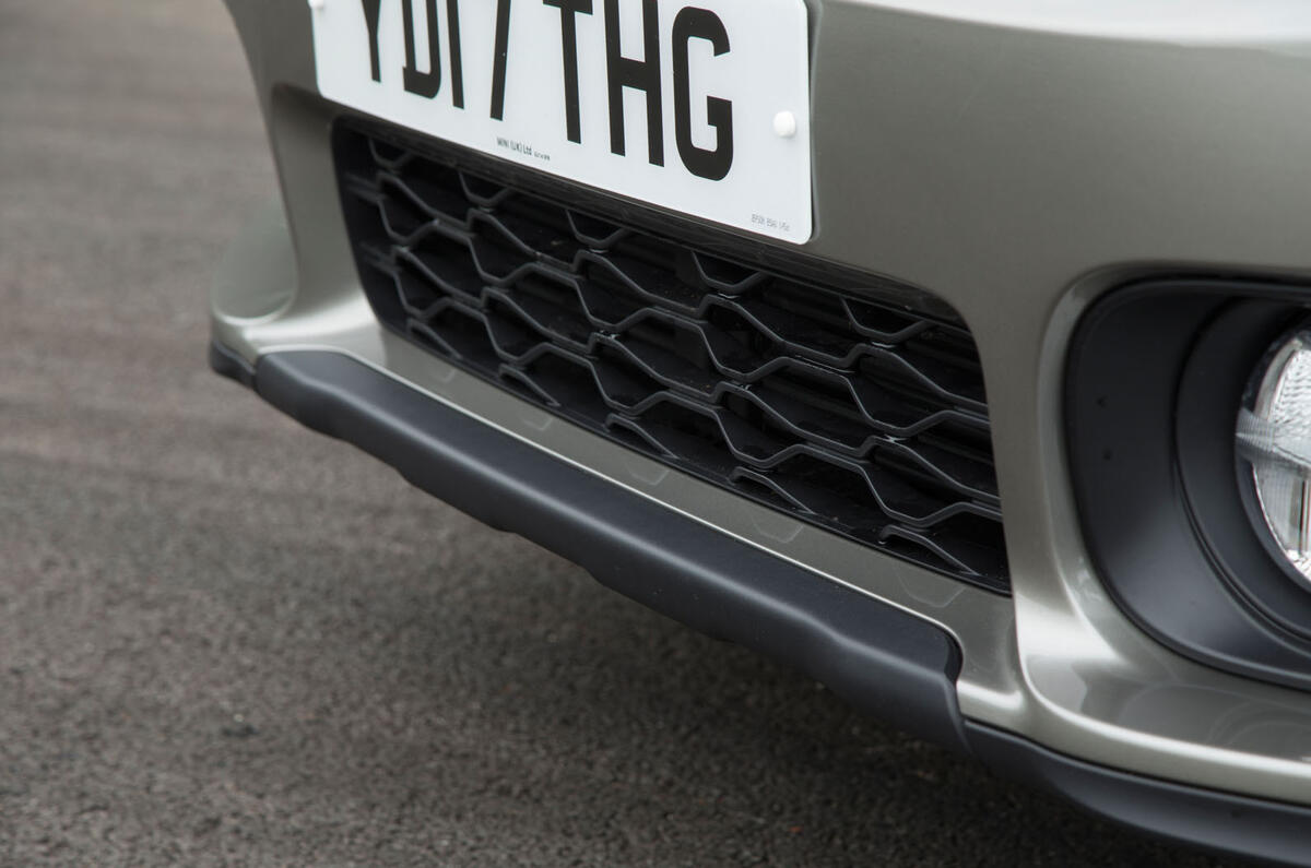 Mini Countryman S E All4 lower grille