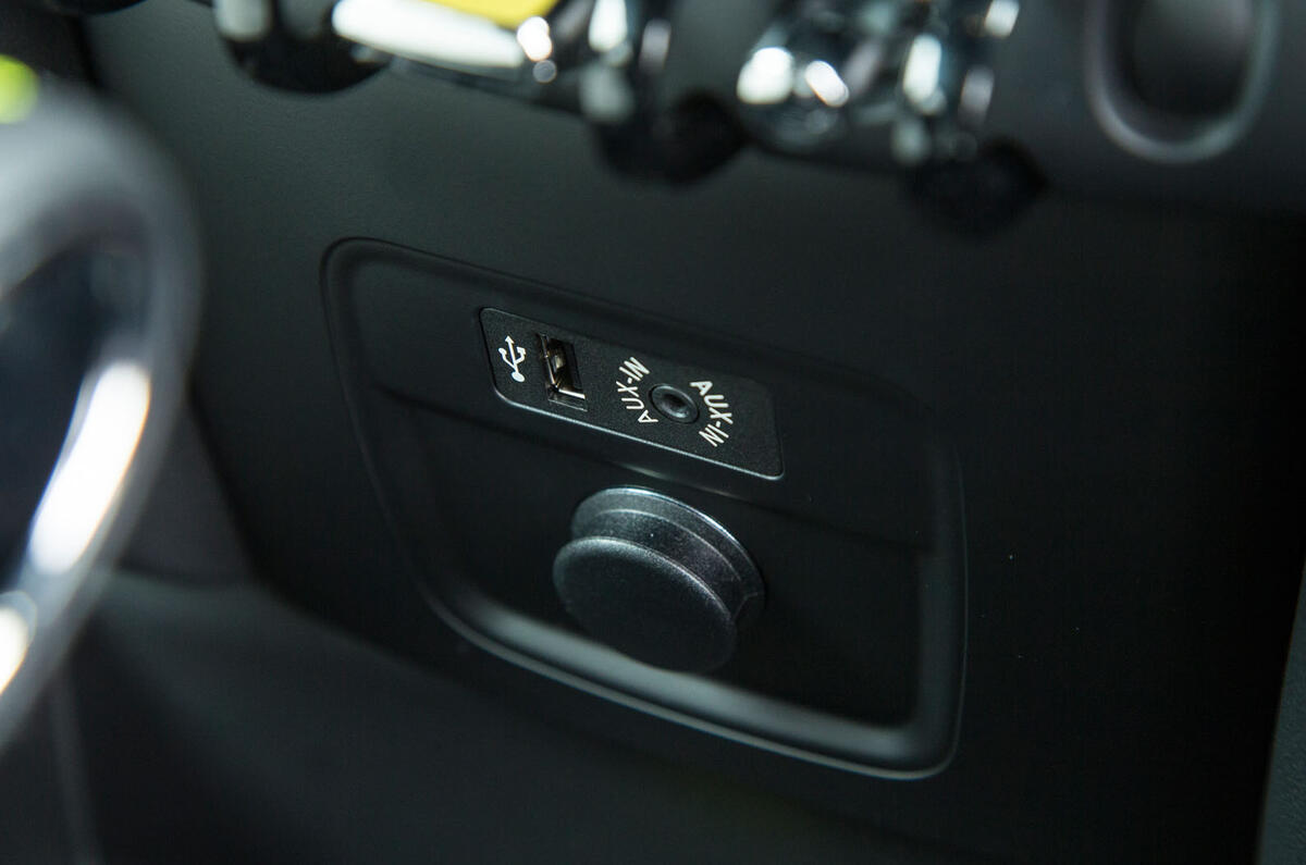 Mini Countryman S E All4 multimedia ports