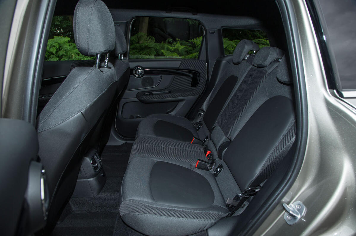 Mini Countryman S E All4 rear seats