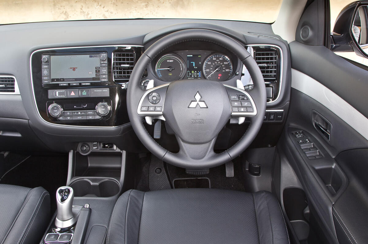 Mitsubishi Outlander PHEV 2012-2015 interior | Autocar Mitsubishi Outlander PHEV 2012-2015 interior | Autocar