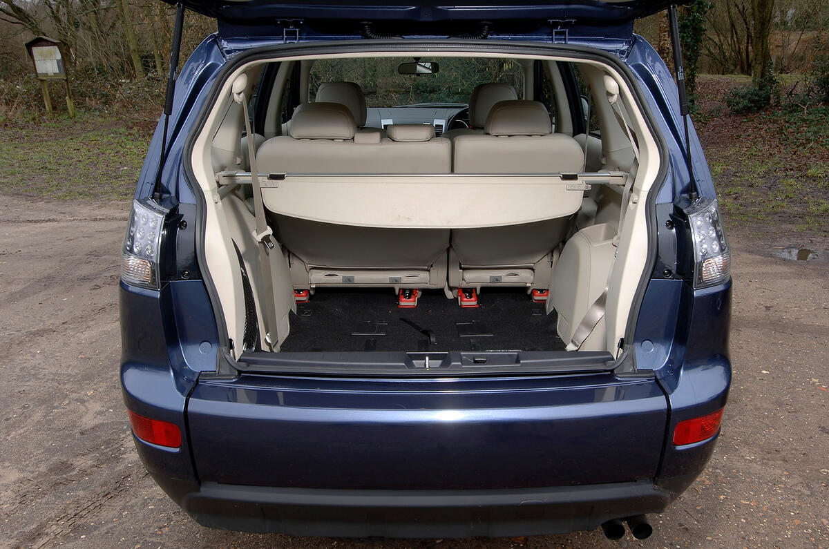 Mitsubishi Outlander 07 12 Review 21 Autocar
