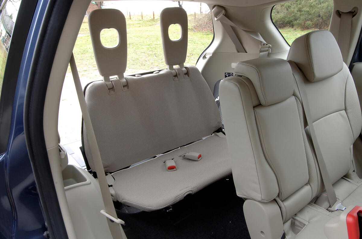 Mitsubishi Outlander 2007 2017 Review Autocar Mitsubishi Outlander Third Row Seats