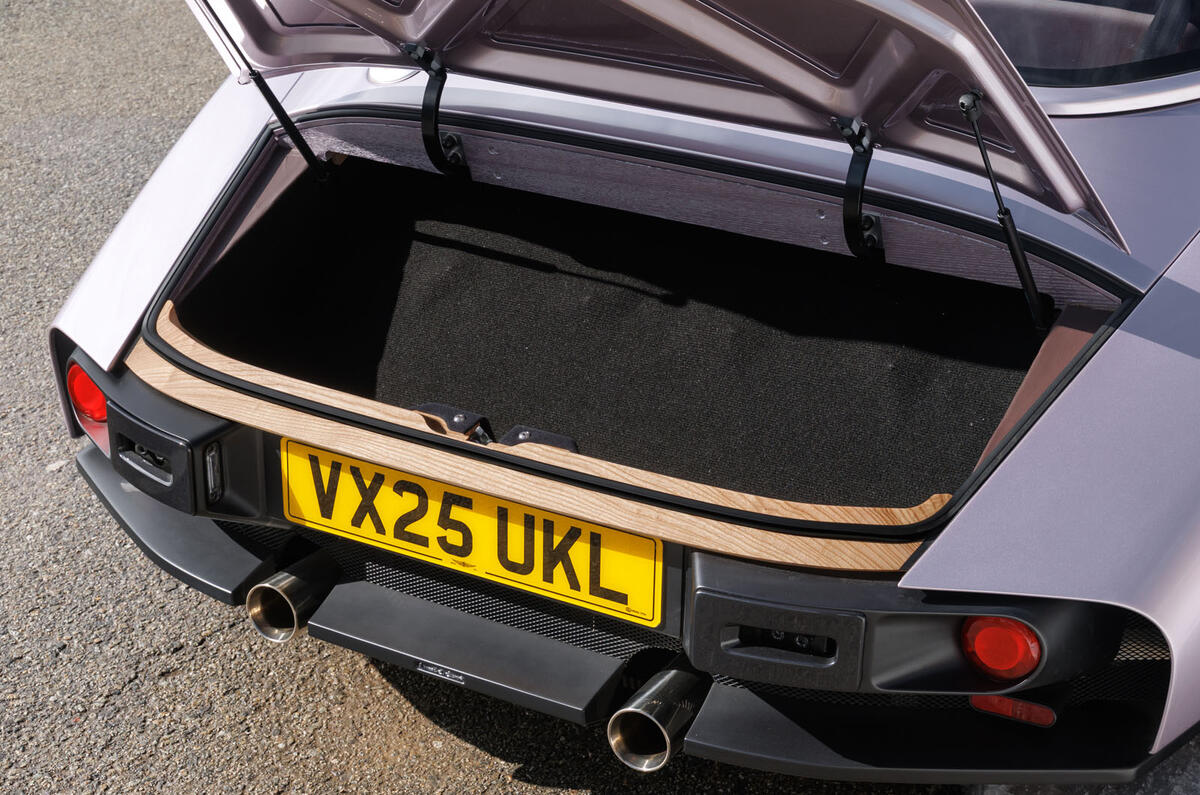 Morgan Supersport 2025 Review coffre 085