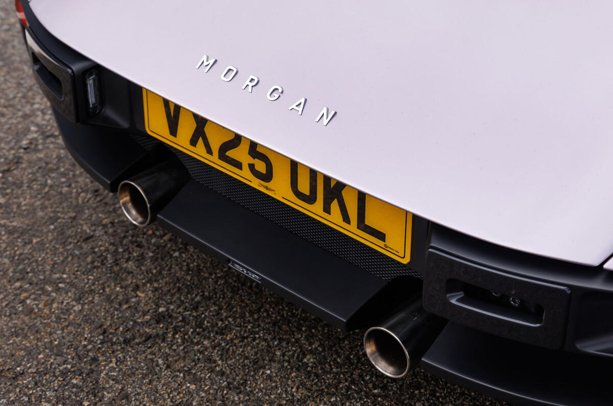 Morgan Supersport 2025 Review échappement 065