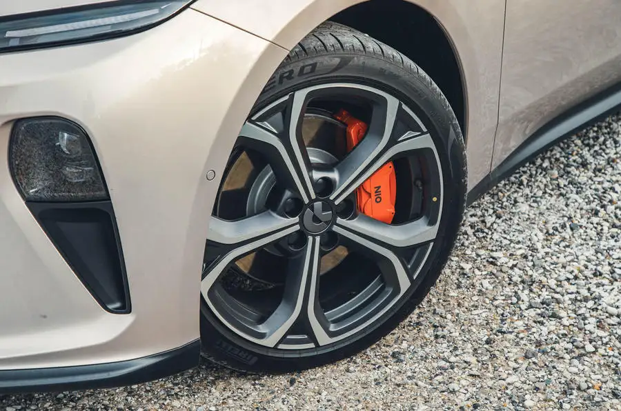 nio et5 touring review 2023 10 wheel