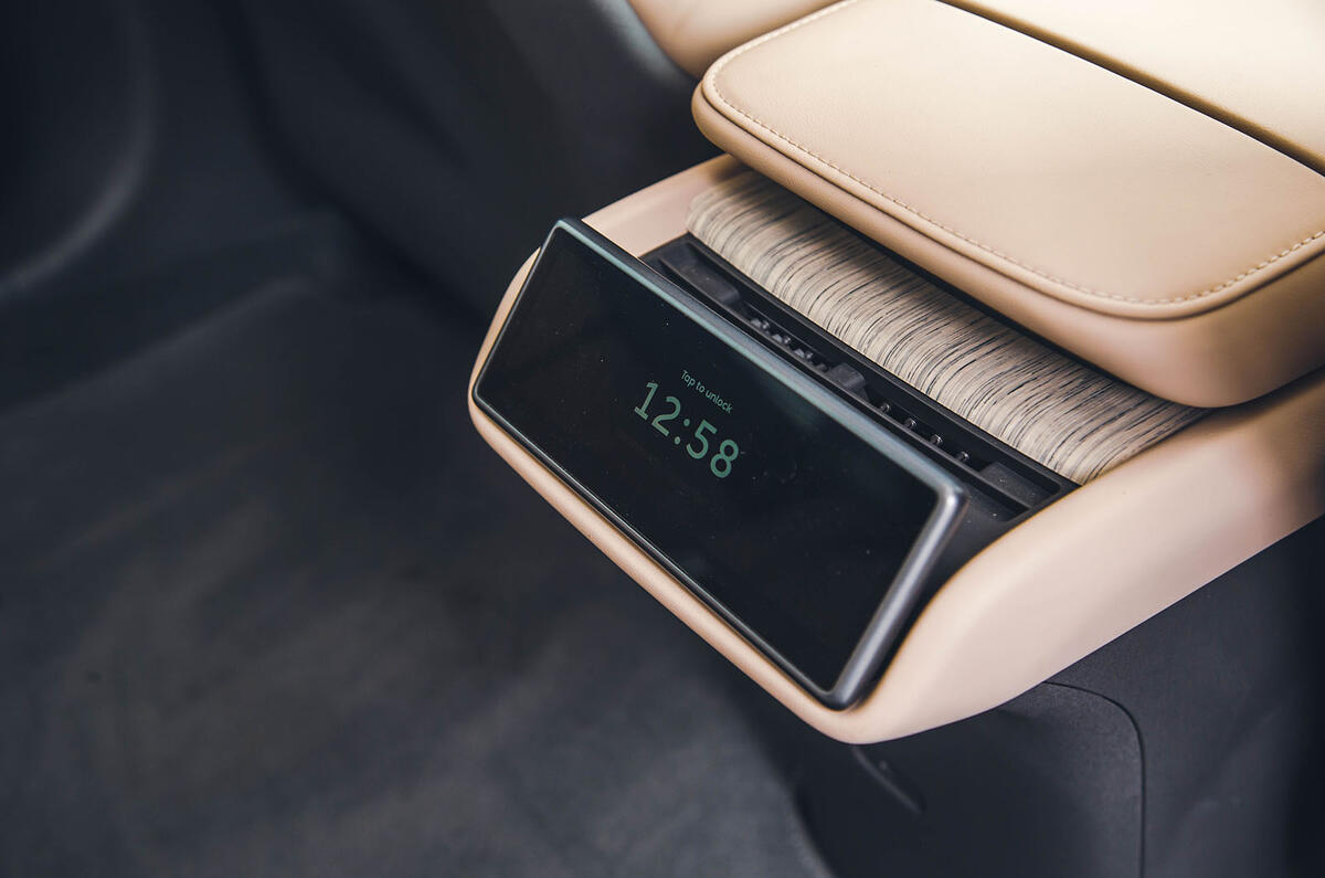 nio et7 review 2023 010 clock