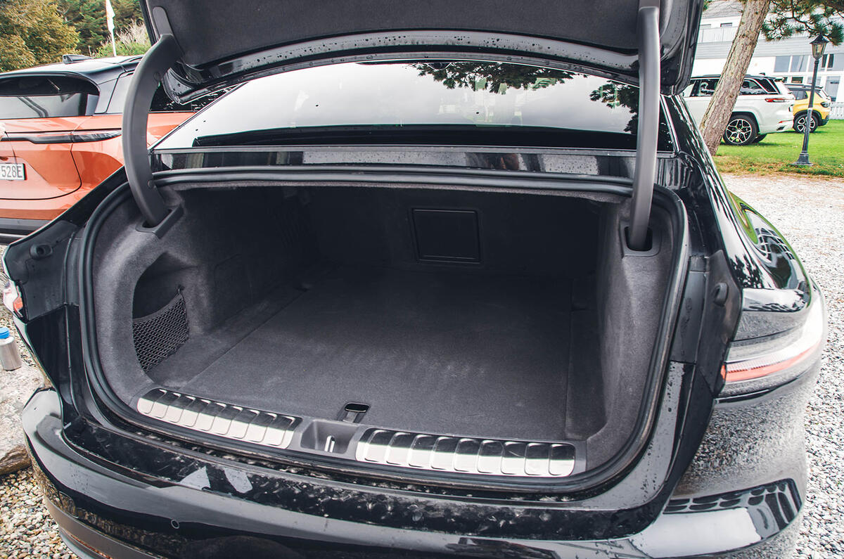 nio et7 review 2023 011 boot