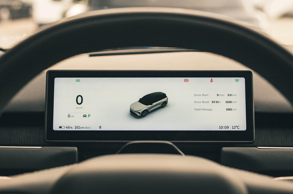 Nio EL8 Critique de l'écran digital du conducteur