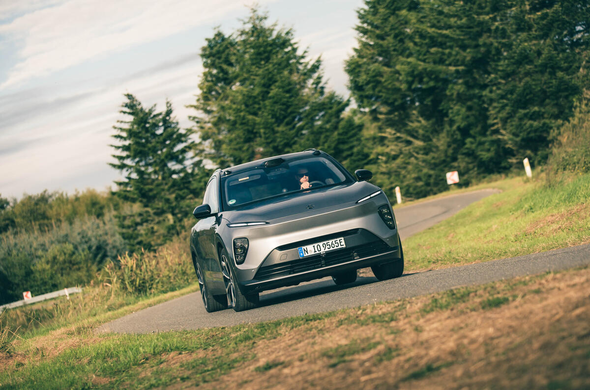Nio EL8 avis conduite avant à distance