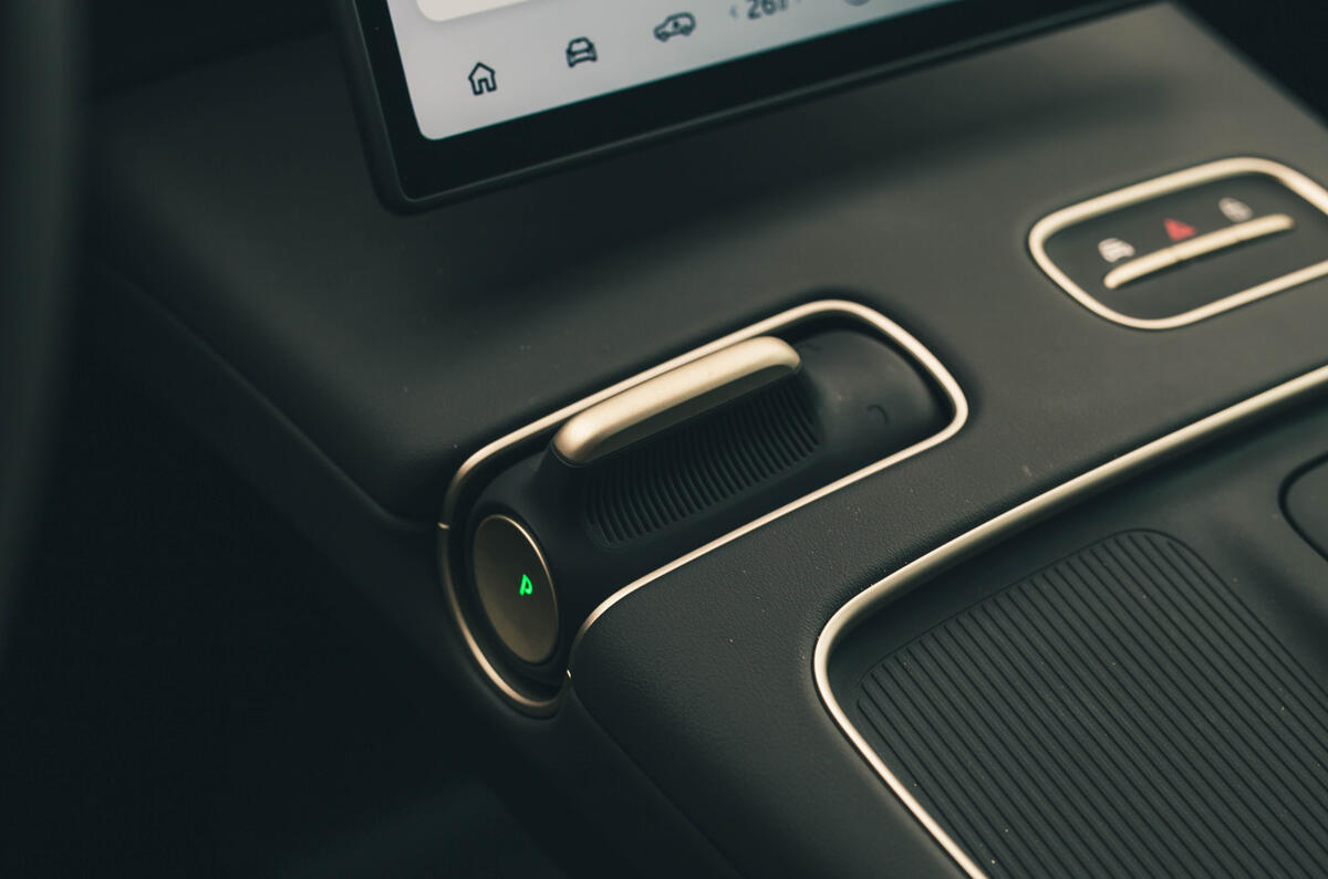 Nio EL8 review gear switcher