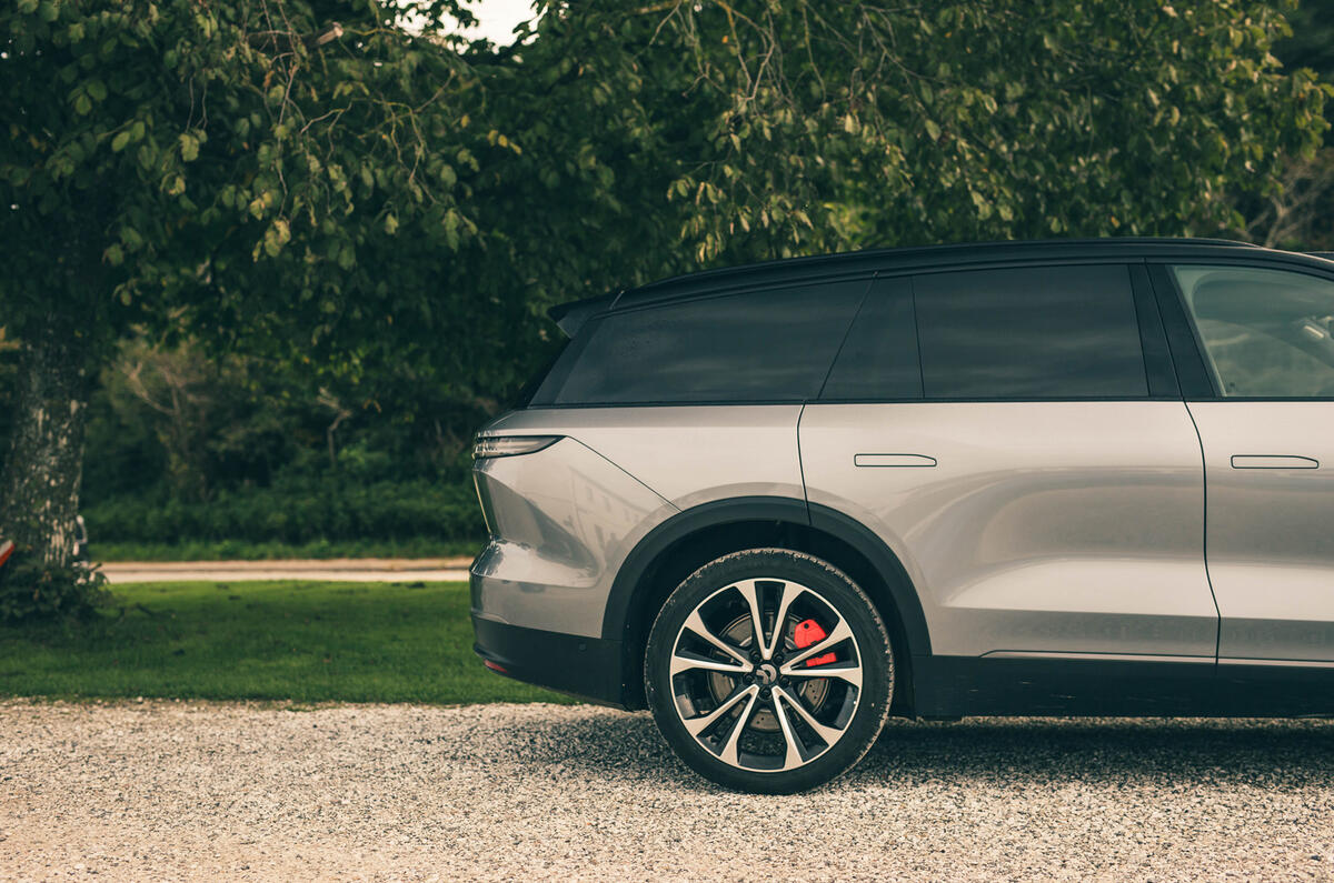 Nio EL8 Critique de la moitié arrière