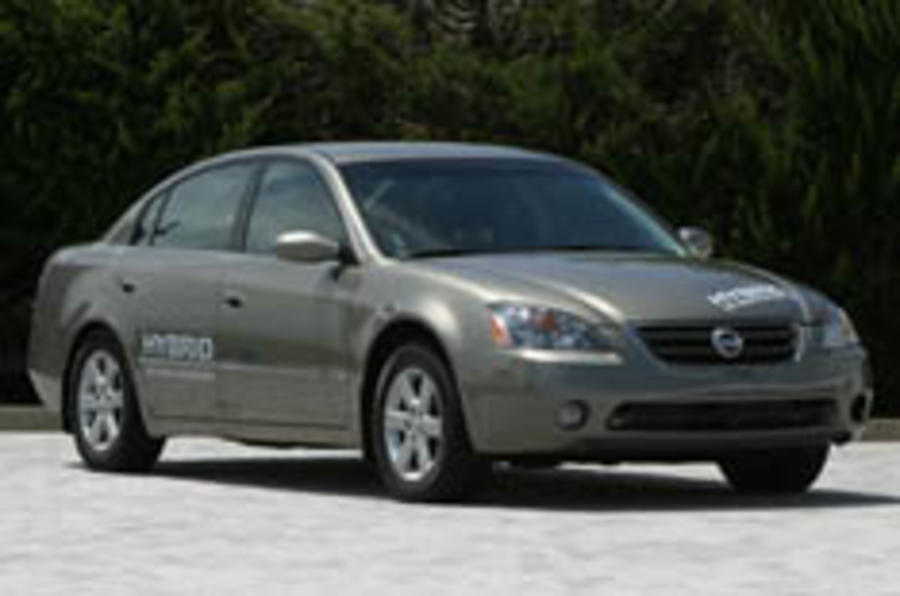 Nissan to launch own hybrid in 2010