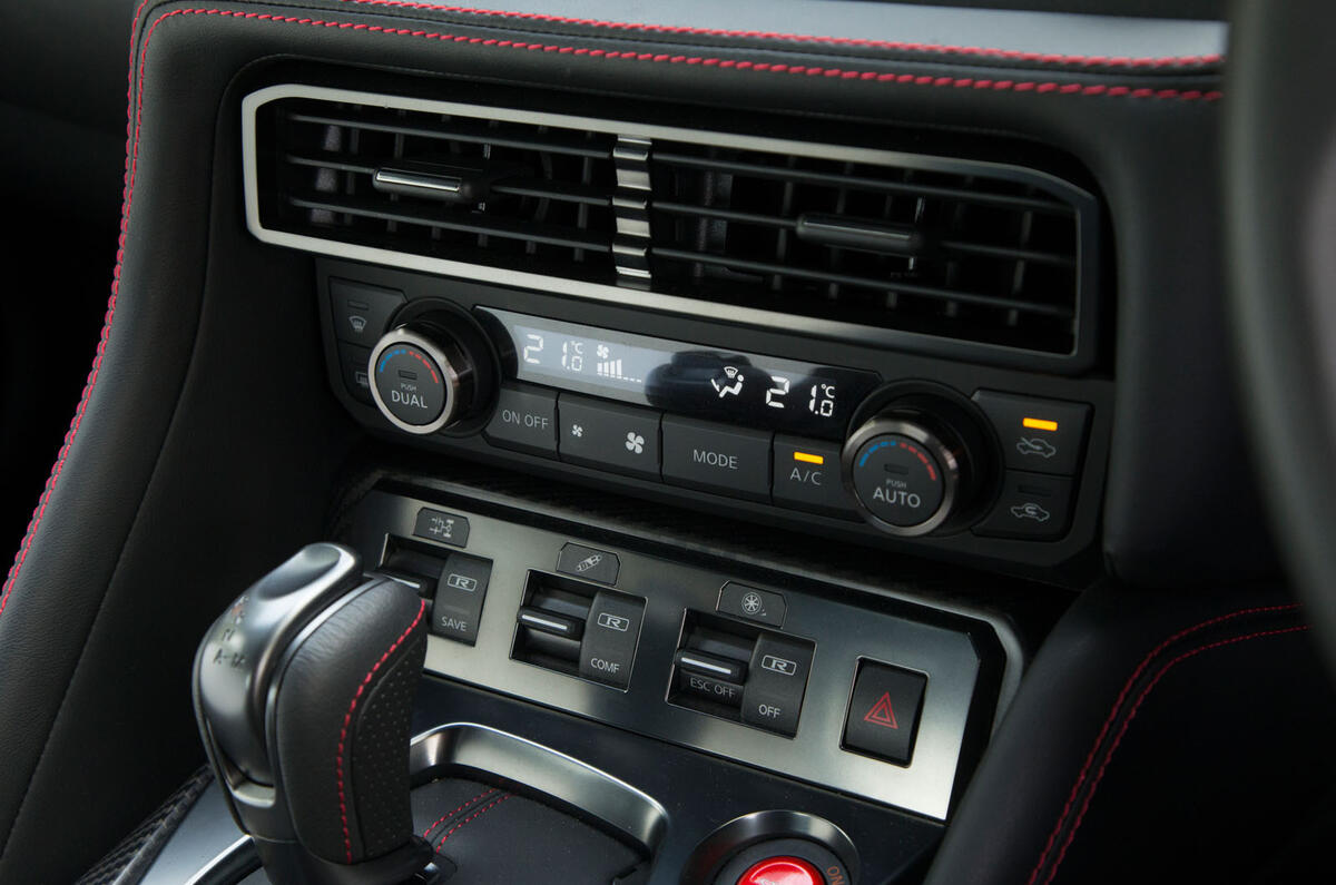 Nissan GT-R climate controls